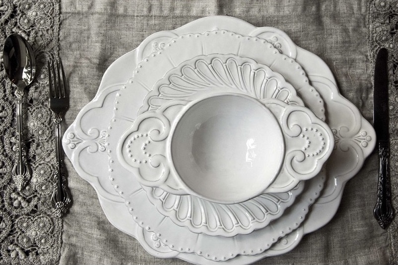 Linea Italica Italiaans servies van keramiek in de kleur wit met handgemaakte detaillering