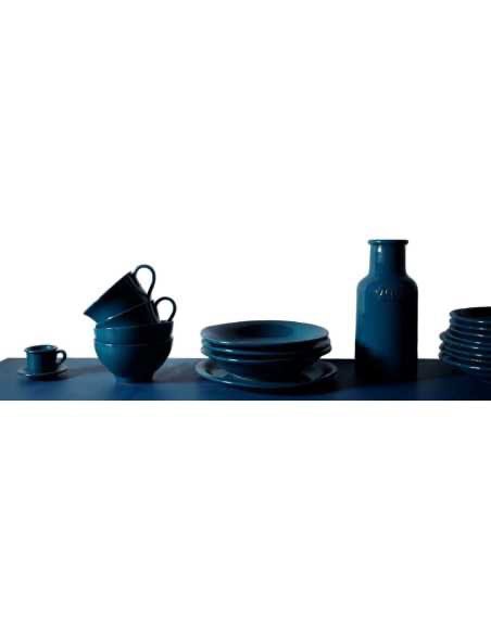 Donkerblauw Italiaans servies met borden, kommen en kopjes
